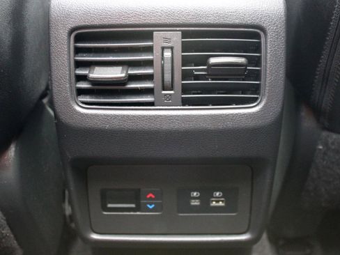 Used 2022 Nissan Rogue SL w/ SL Premium Package image 41