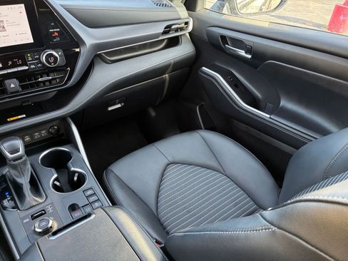 Used 2025 Toyota Highlander XSE image 40