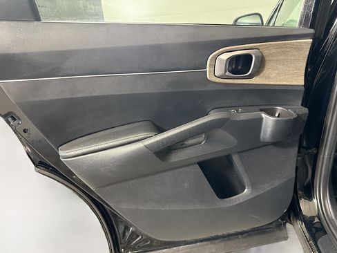 Used 2022 Kia Sorento EX w/ Panoramic Sunroof Package image 26