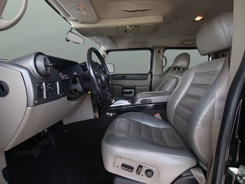 Used 2004 HUMMER H2 w/ Preferred Equipment Group AWD/4WD image 8