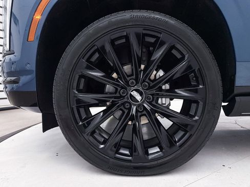 Used 2025 Cadillac Escalade ESV Sport Platinum w/ LPO, ONYX Package image 23