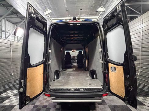 Used 2016 Mercedes-Benz Sprinter 2500 image 11