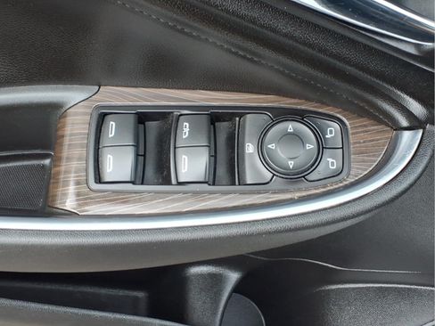 Used 2018 Chevrolet Malibu Premier w/ Premier Sun and Wheel Package FWD image 24