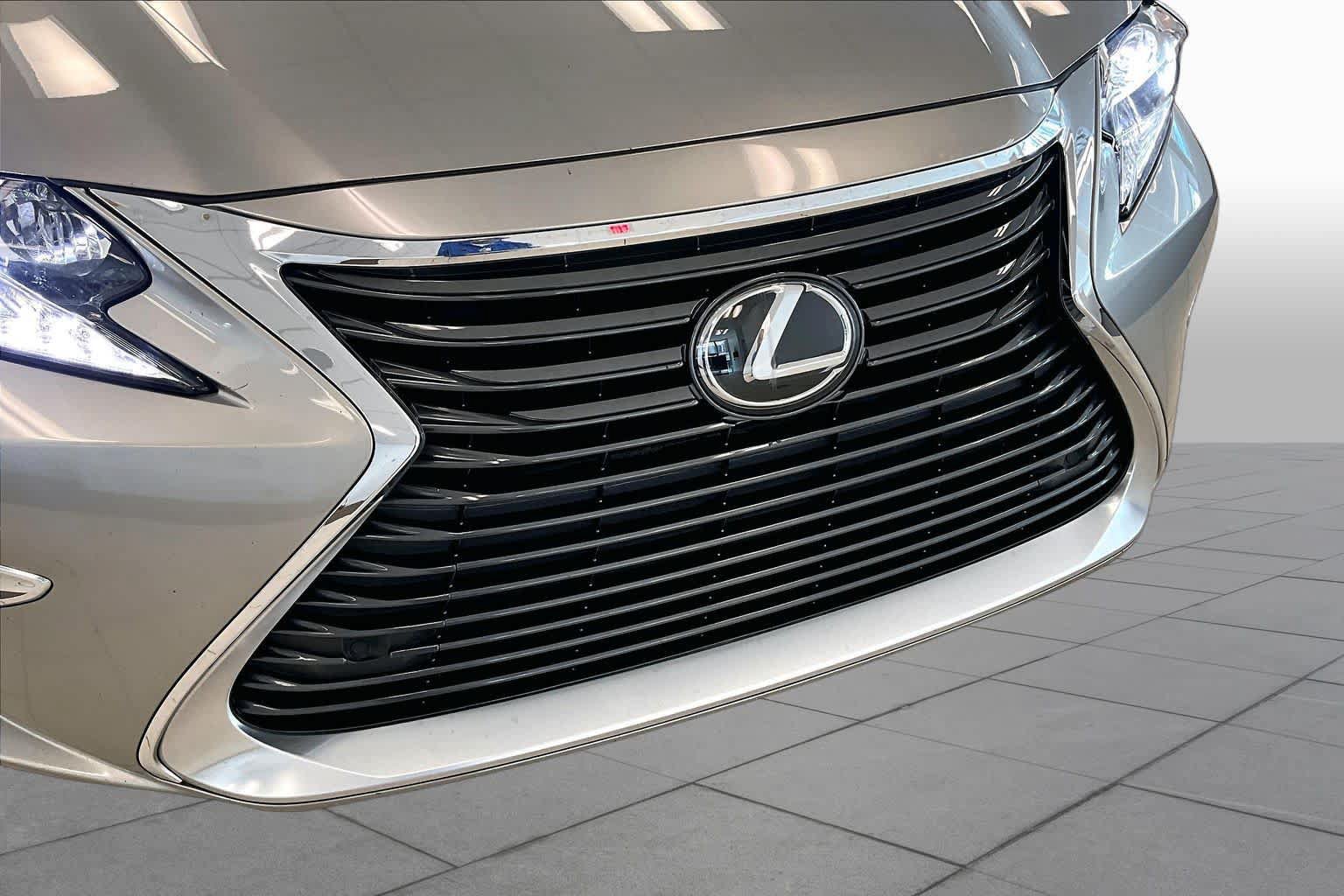Used 2018 Lexus ES 350 w/ Navigation System Package FWD image 27