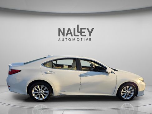 Used 2015 Lexus ES 300h w/ Navigation System Package image 7