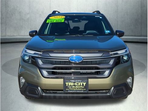 Used 2025 Subaru Forester Limited image 9