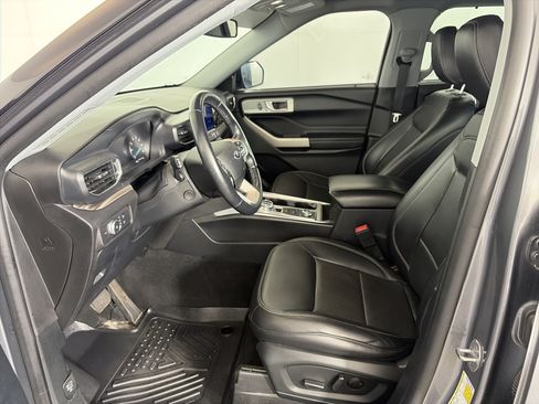 Used 2021 Ford Explorer Limited w/ Equipment Group 301A AWD/4WD image 6