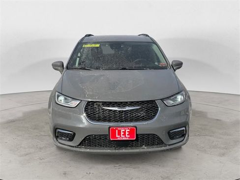 Used 2022 Chrysler Pacifica Touring-L image 8