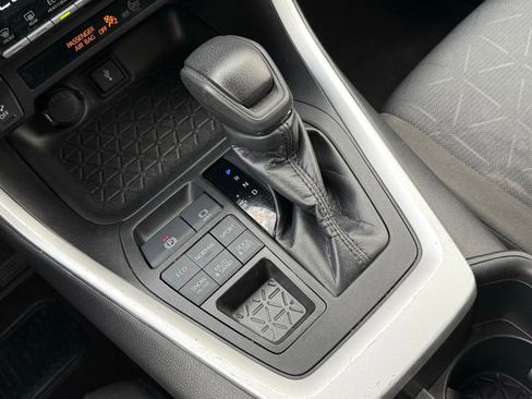 Used 2022 Toyota RAV4 XLE image 23