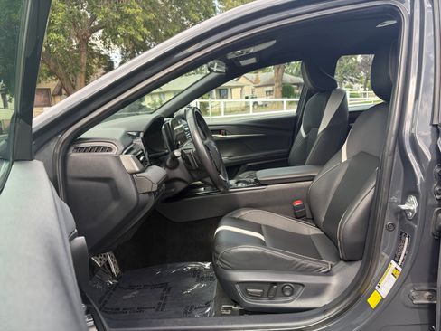 Used 2025 Toyota Camry SE FWD image 11