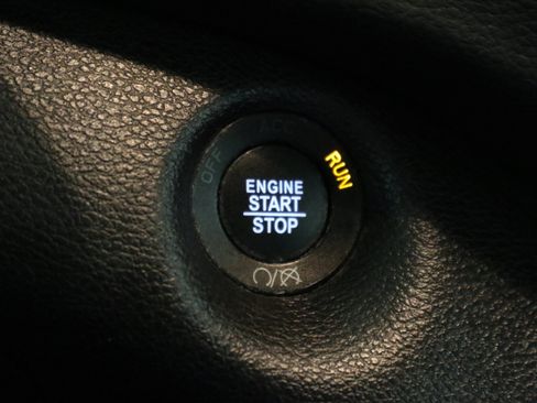 Used 2019 Jeep Cherokee Limited AWD/4WD image 32
