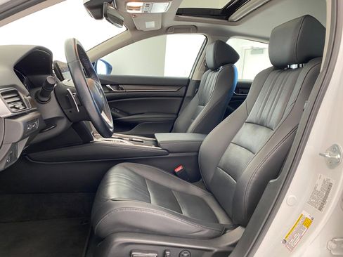 Used 2022 Honda Accord Touring image 4