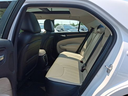 Used 2016 Chrysler 300 C Platinum w/ Safetytec Plus Group AWD/4WD image 10