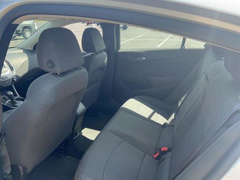 Used 2018 Chevrolet Cruze LT w/ Convenience Package FWD image 14