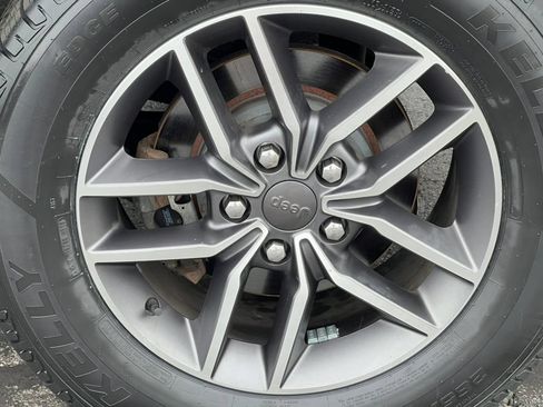 Used 2020 Jeep Grand Cherokee Limited AWD/4WD image 8