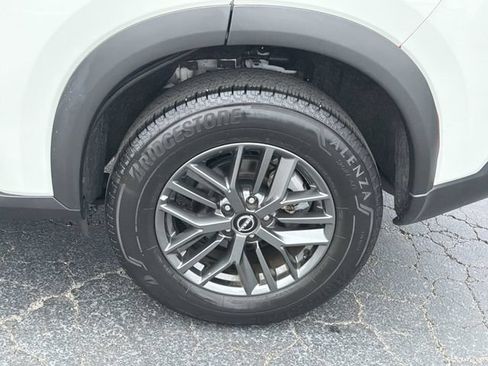 Used 2022 Nissan Rogue S FWD image 11