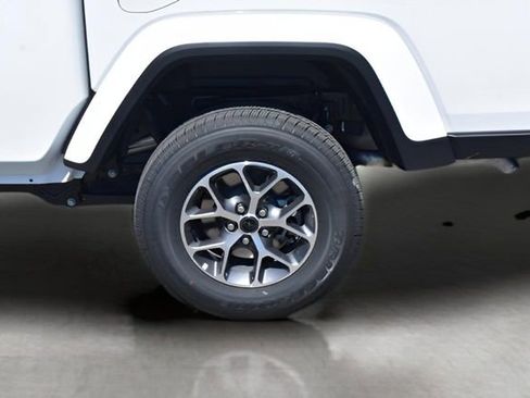 New 2025 Jeep Gladiator Sport image 9