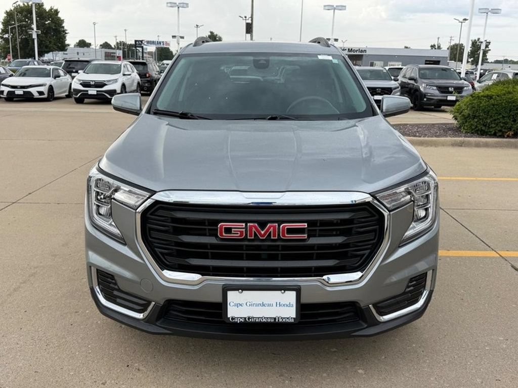 Used 2023 GMC Terrain SLE w/ Driver Convenience Package FWD image 8