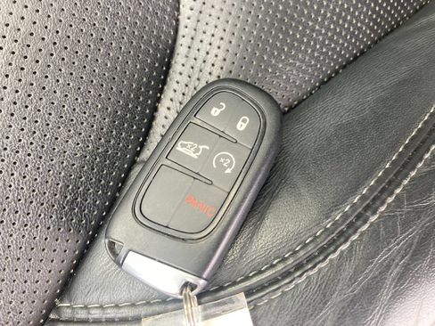 Used 2019 Jeep Cherokee Limited AWD/4WD image 36