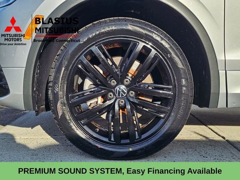 Used 2022 Volkswagen Tiguan SE R-Line image 10