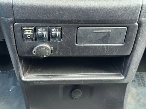 Used 2015 Toyota Sienna SE Premium image 30