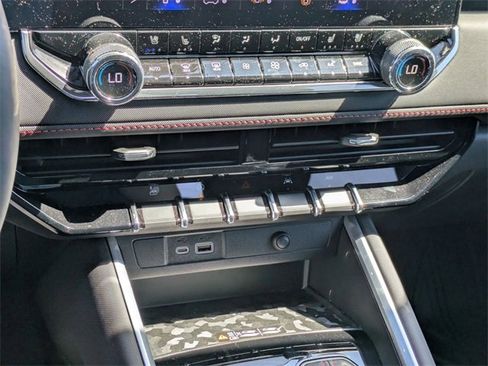 New 2025 Chevrolet Colorado Z71 w/ Midnight Edition image 21