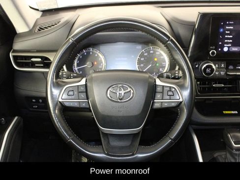Used 2023 Toyota Highlander XLE FWD image 7