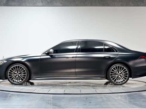 Used 2022 Mercedes-Benz S 580 4MATIC Sedan w/ AMG Line Package image 44
