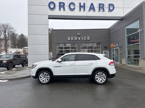 Used 2023 Volkswagen Atlas Cross Sport SE image 2