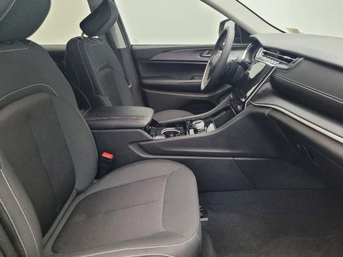 Used 2023 Jeep Grand Cherokee Laredo image 21