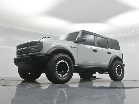 Used 2023 Ford Bronco Badlands image 43