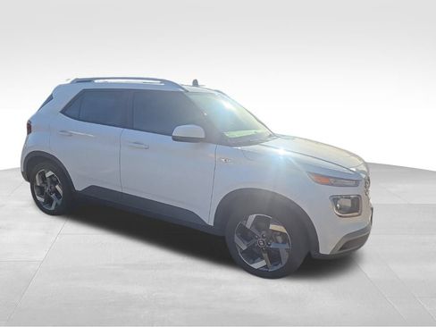 Certified 2022 Hyundai Venue SEL image 4