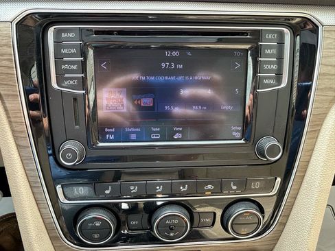 Used 2016 Volkswagen Passat 1.8T SE FWD image 23