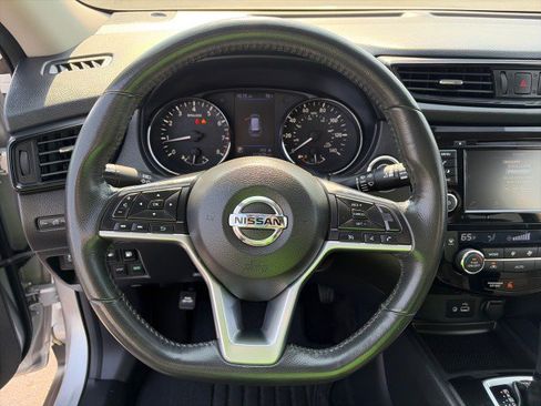 Used 2018 Nissan Rogue SV AWD/4WD image 15