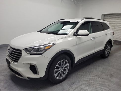 Used 2017 Hyundai Santa Fe SE image 2