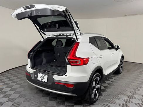 Certified 2025 Volvo XC40 B5 Plus AWD/4WD image 9