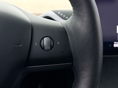 Used 2024 Tesla Model Y Performance image 29