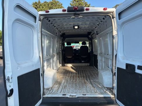 Used 2025 RAM ProMaster 2500 w/ Convenience Group image 15