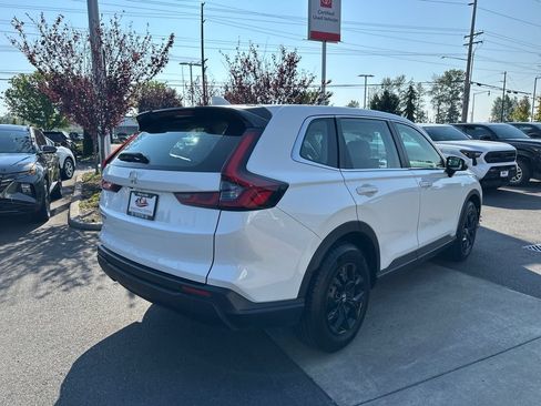Used 2023 Honda CR-V LX image 5