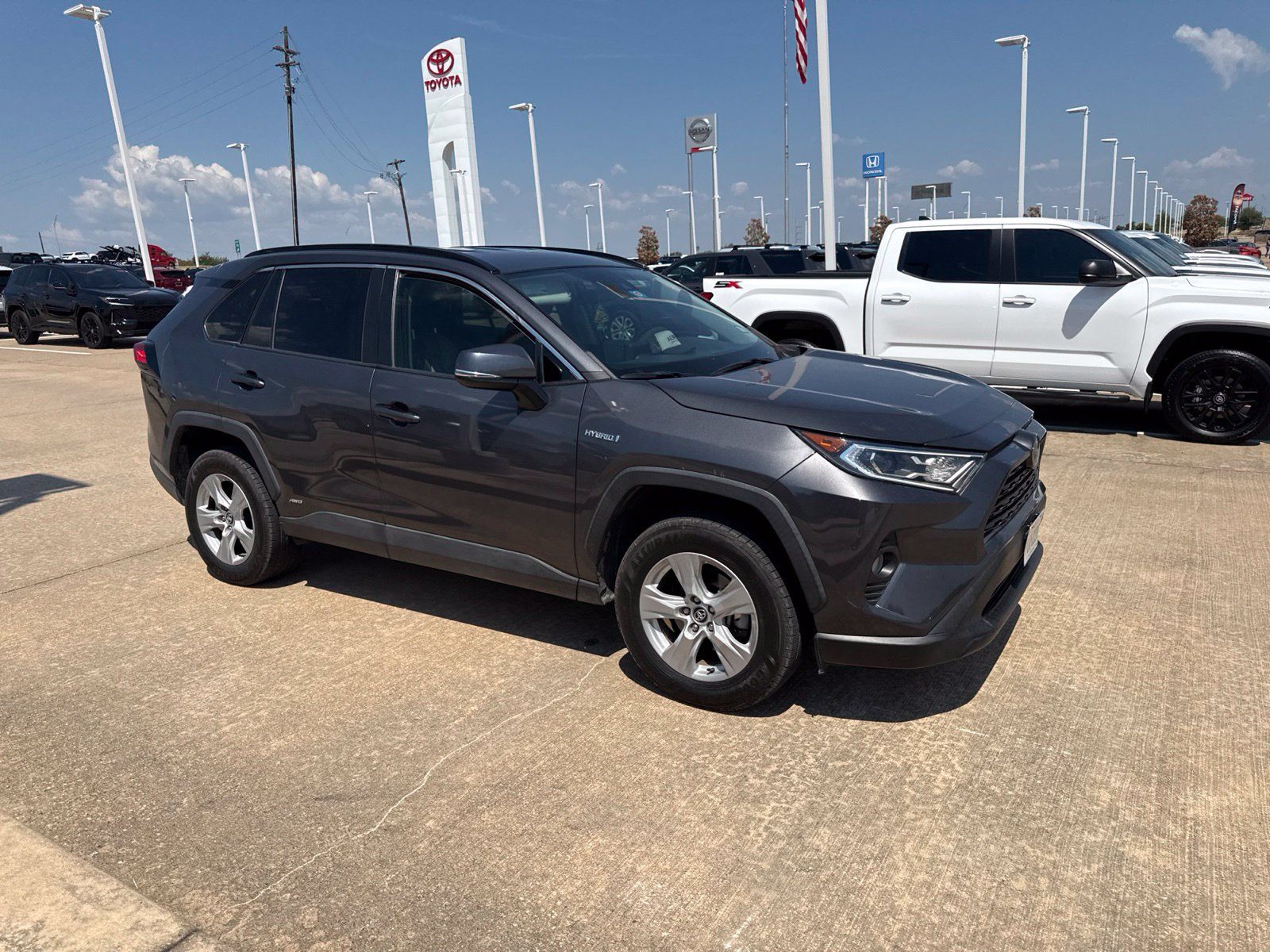 Used 2020 Toyota RAV4 XLE AWD/4WD image 10