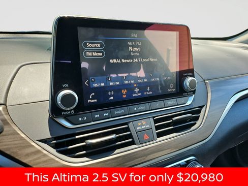 Used 2025 Nissan Altima 2.5 SV FWD image 27