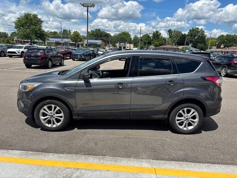 Used 2017 Ford Escape SE w/ SE Cold Weather Package FWD image 10
