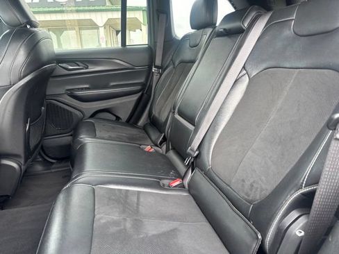 Used 2024 Jeep Grand Cherokee Altitude AWD/4WD image 16