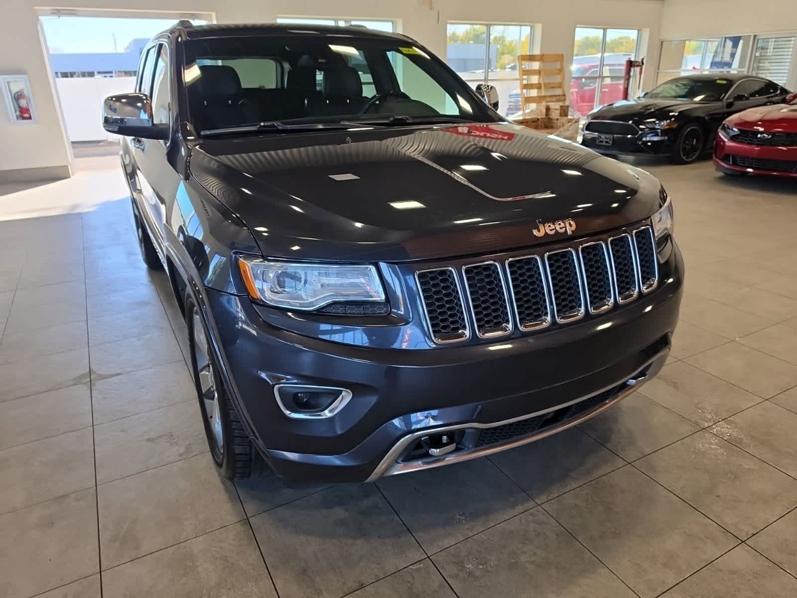 Used 2015 Jeep Grand Cherokee Overland w/ Advanced Technology Group AWD/4WD image 3