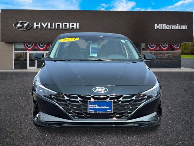 Certified 2023 Hyundai Elantra Limited w/ Preferred Accessory Package FWD image 2