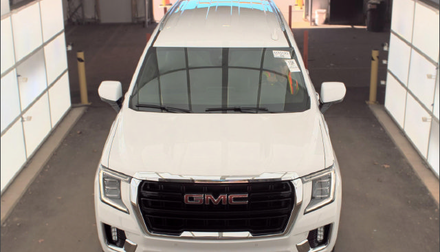 Used 2023 GMC Yukon XL SLE w/ Gmc Pro Safety Plus Package AWD/4WD image 2