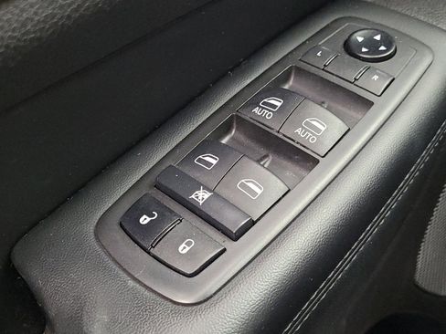 Used 2021 Jeep Grand Cherokee Limited image 27