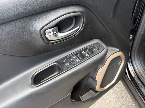 Used 2016 Jeep Renegade 75th Anniversary AWD/4WD image 13