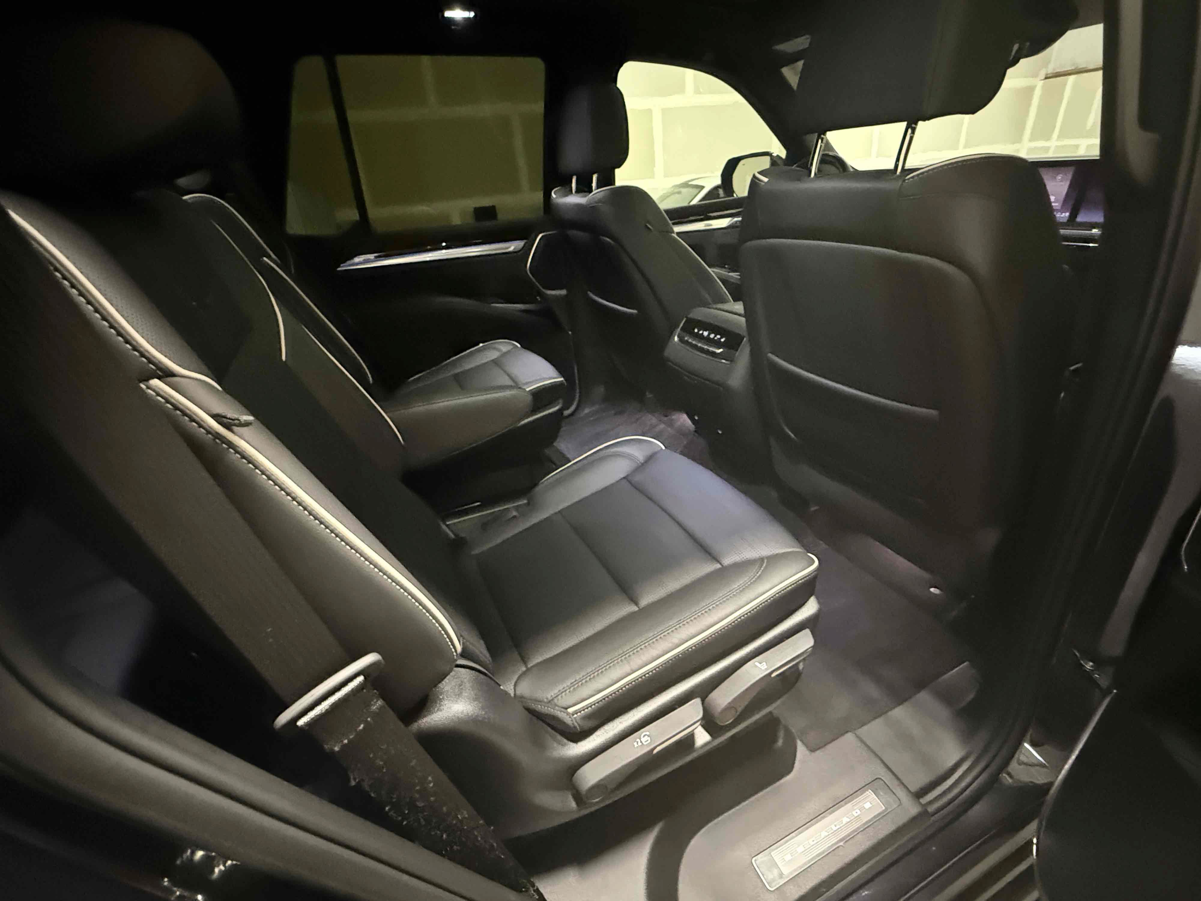 Used 2025 Cadillac Escalade Premium Luxury AWD/4WD image 60