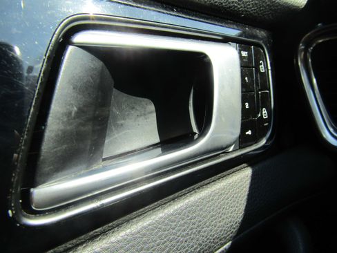 Used 2019 Porsche Panamera image 18